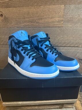 Air Jordan 1 Mid Black Blue Men’s Size 11.5 Like New w/ Box